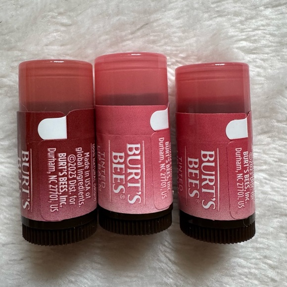 Burt’s Bees A lil Batty Mini Tinted Lip Balm Rose Hibiscus Red Dahlia - Picture 5 of 10